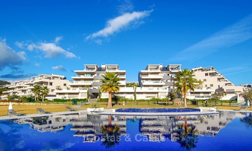 Appartement très spacieux, lumineux et moderne à vendre avec 4 chambres à coucher et vue dégagée sur le golf et la mer à Marbella - Benahavis 7498