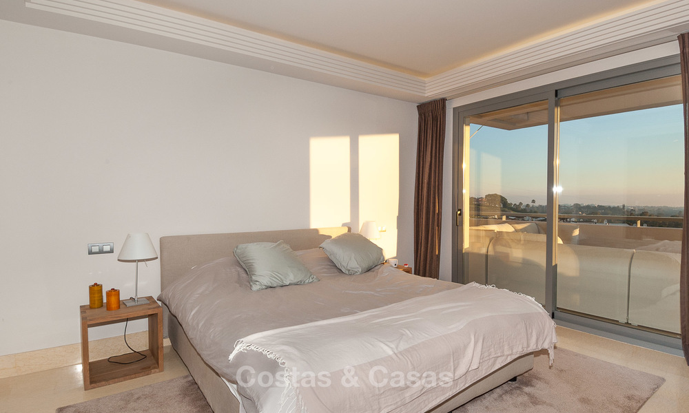 Appartement très spacieux, lumineux et moderne à vendre avec 4 chambres à coucher et vue dégagée sur le golf et la mer à Marbella - Benahavis 7688
