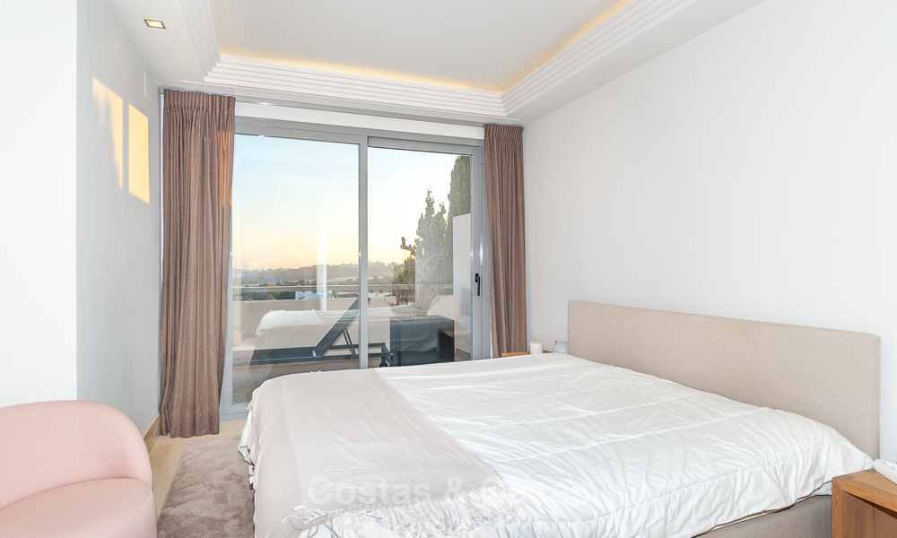 Appartement très spacieux, lumineux et moderne à vendre avec 4 chambres à coucher et vue dégagée sur le golf et la mer à Marbella - Benahavis 7691