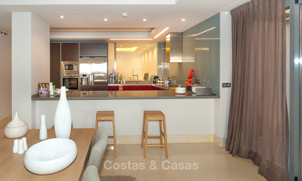 Appartement très spacieux, lumineux et moderne à vendre avec 4 chambres à coucher et vue dégagée sur le golf et la mer à Marbella - Benahavis 7696