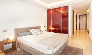 Appartement très spacieux, lumineux et moderne à vendre avec 4 chambres à coucher et vue dégagée sur le golf et la mer à Marbella - Benahavis 7699 