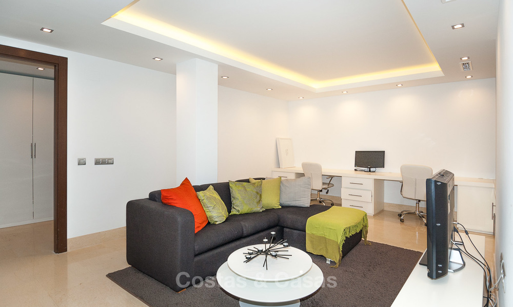 Appartement très spacieux, lumineux et moderne à vendre avec 4 chambres à coucher et vue dégagée sur le golf et la mer à Marbella - Benahavis 7701