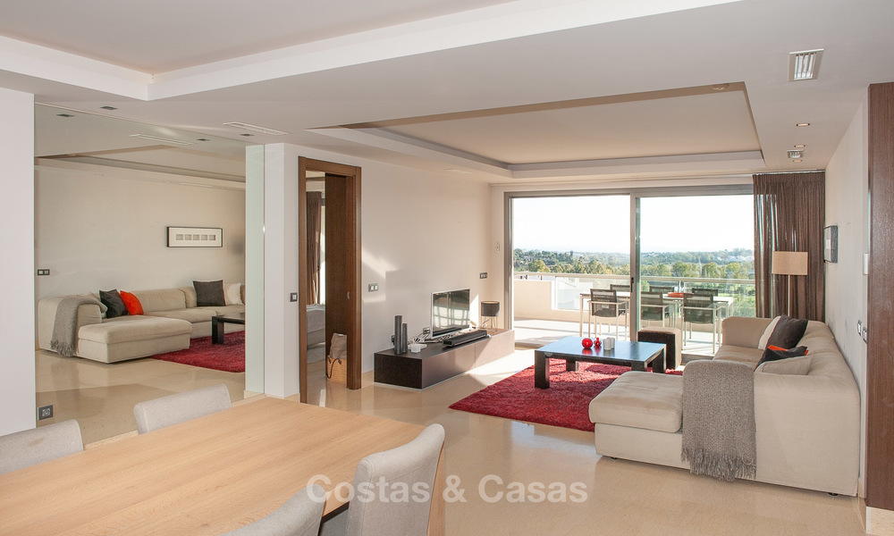 Appartement très spacieux, lumineux et moderne à vendre avec 4 chambres à coucher et vue dégagée sur le golf et la mer à Marbella - Benahavis 7514