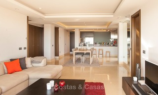 Appartement très spacieux, lumineux et moderne à vendre avec 4 chambres à coucher et vue dégagée sur le golf et la mer à Marbella - Benahavis 7519 