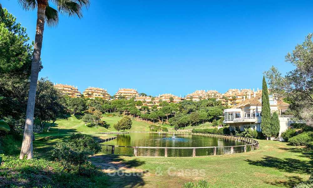 Spacieux appartement de luxe au rez-de-chaussée avec vue sur mer à vendre - Elviria, Marbella Est 7521