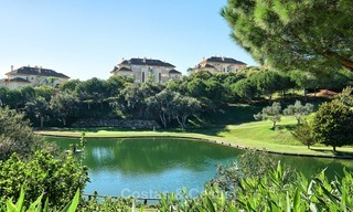 Spacieux appartement de luxe au rez-de-chaussée avec vue sur mer à vendre - Elviria, Marbella Est 7525 