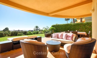 Spacieux appartement de luxe au rez-de-chaussée avec vue sur mer à vendre - Elviria, Marbella Est 7545 
