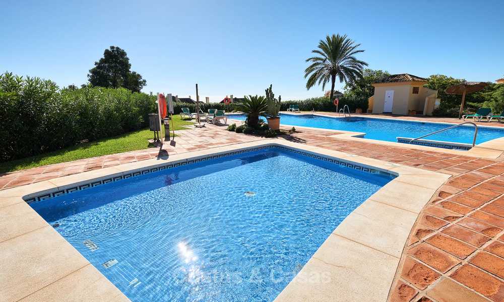 Spacieux appartement de luxe au rez-de-chaussée avec vue sur mer à vendre - Elviria, Marbella Est 7554