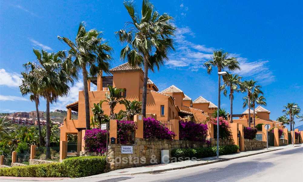 Maison de ville de style andalou récemment rénovée près d'un terrain de golf à vendre, Benahavis, Marbella 7686