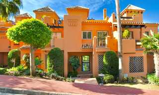Maison de ville de style andalou récemment rénovée près d'un terrain de golf à vendre, Benahavis, Marbella 7687 