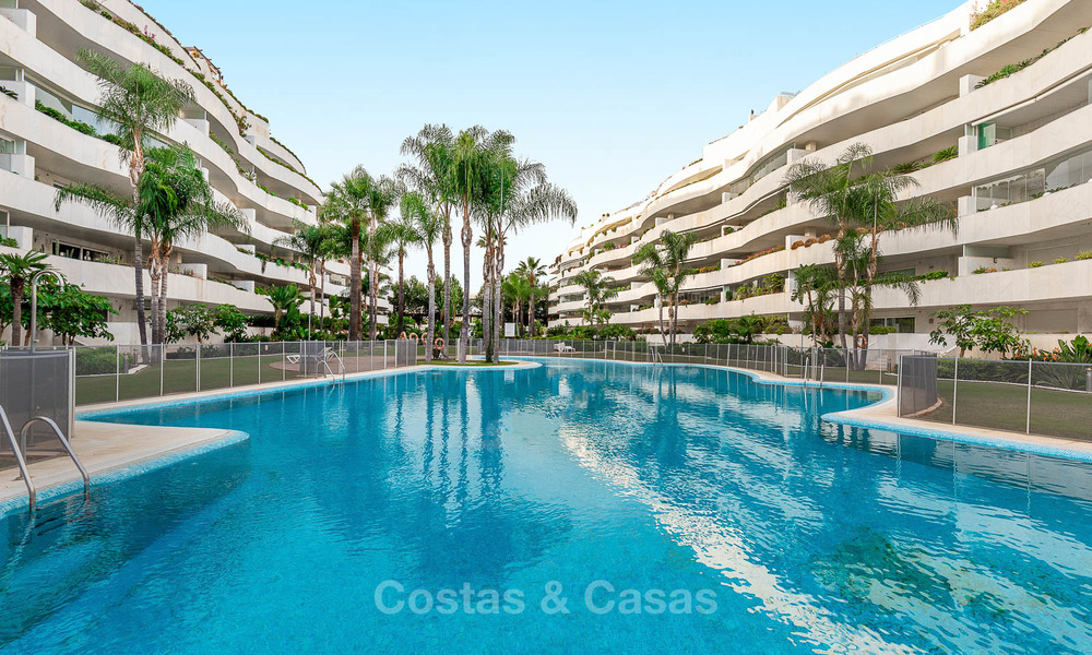 Appartement de luxe dans un prestigieux complexe de plage à vendre, Puerto Banus, Marbella 7768