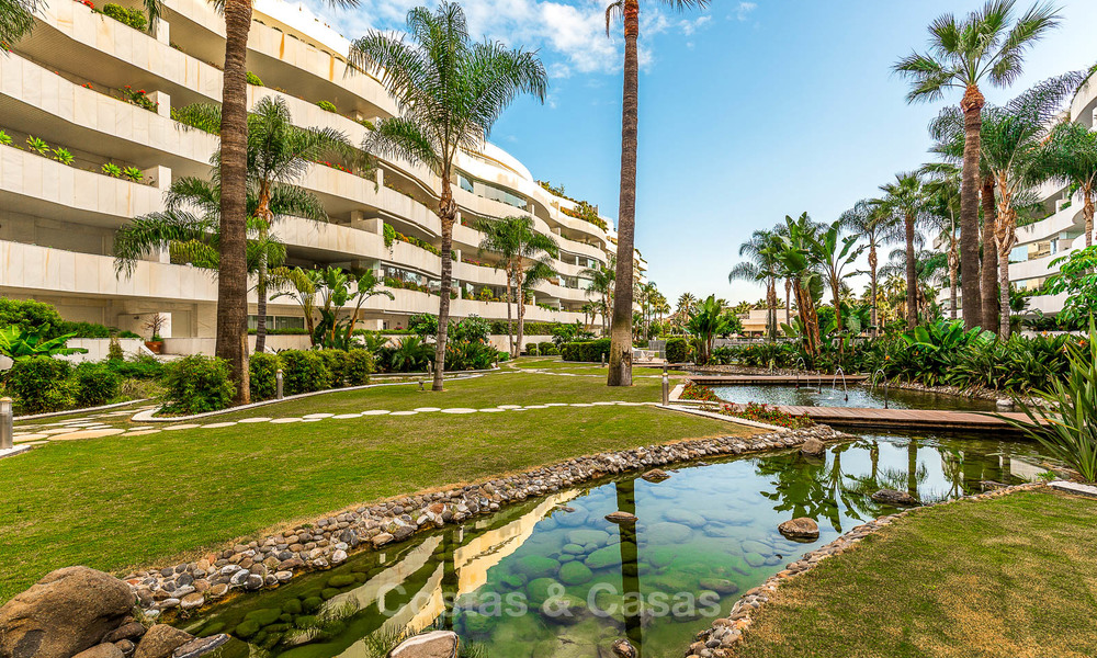 Appartement de luxe dans un prestigieux complexe de plage à vendre, Puerto Banus, Marbella 7770