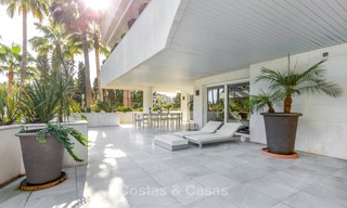 Appartement de luxe dans un prestigieux complexe de plage à vendre, Puerto Banus, Marbella 7779 