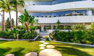Appartement de luxe dans un prestigieux complexe de plage à vendre, Puerto Banus, Marbella 7782 