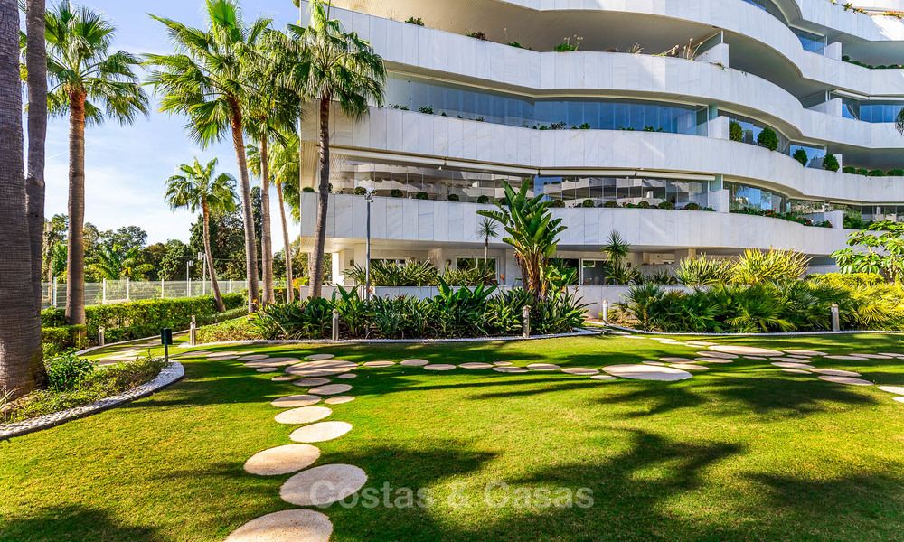 Appartement de luxe dans un prestigieux complexe de plage à vendre, Puerto Banus, Marbella 7783