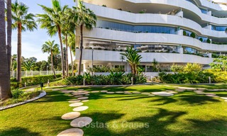 Appartement de luxe dans un prestigieux complexe de plage à vendre, Puerto Banus, Marbella 7783 
