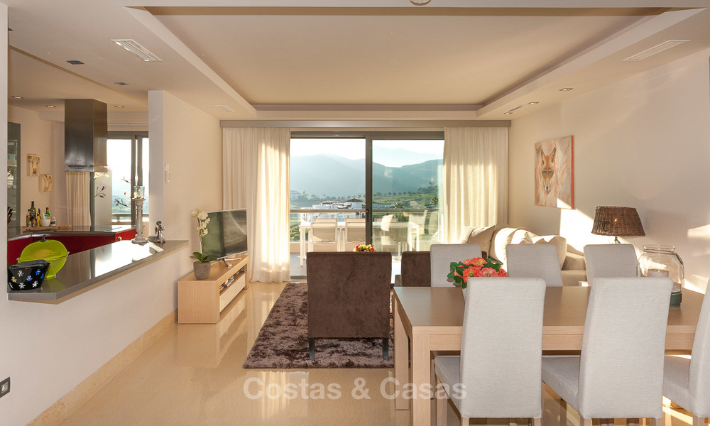 Penthouse spacieux, lumineux et moderne à vendre avec vue sur golf, montagnes et mer à Marbella - Benahavis 7704