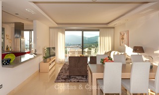 Penthouse spacieux, lumineux et moderne à vendre avec vue sur golf, montagnes et mer à Marbella - Benahavis 7704 