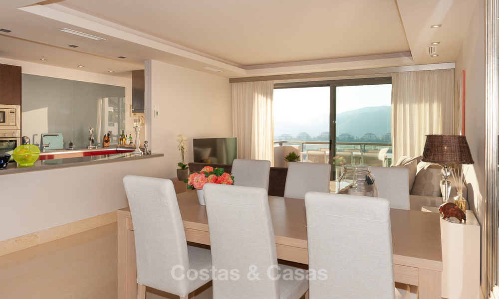 Penthouse spacieux, lumineux et moderne à vendre avec vue sur golf, montagnes et mer à Marbella - Benahavis 7706