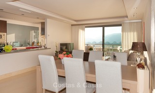 Penthouse spacieux, lumineux et moderne à vendre avec vue sur golf, montagnes et mer à Los Arrayanes Golf à Marbella - Benahavis 7706 