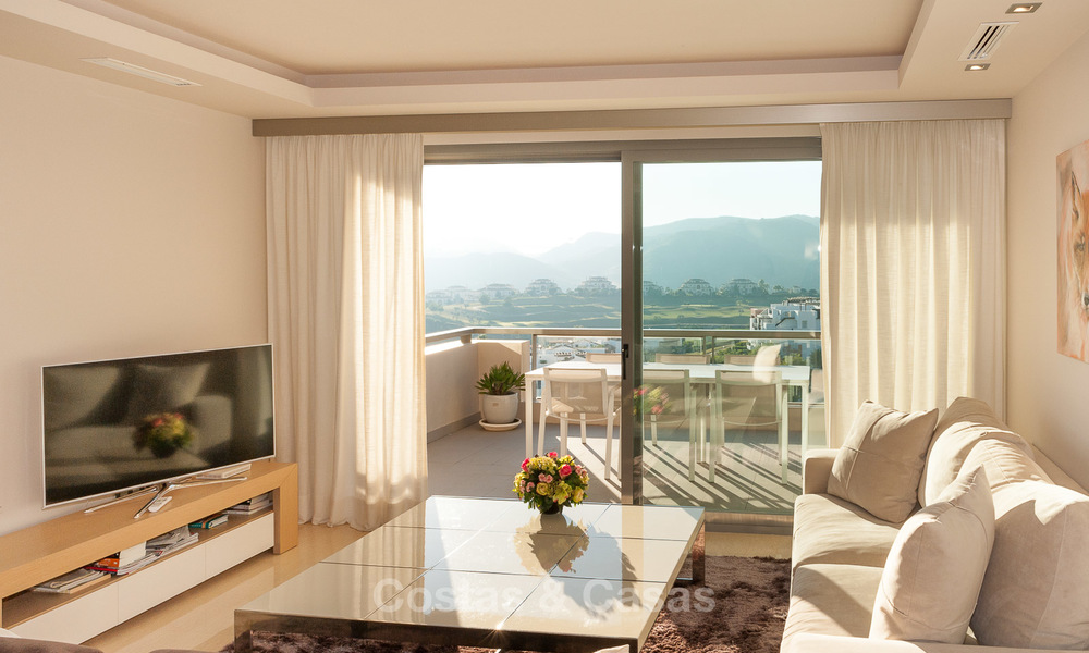 Penthouse spacieux, lumineux et moderne à vendre avec vue sur golf, montagnes et mer à Marbella - Benahavis 7707