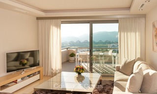 Penthouse spacieux, lumineux et moderne à vendre avec vue sur golf, montagnes et mer à Marbella - Benahavis 7707 