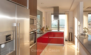 Penthouse spacieux, lumineux et moderne à vendre avec vue sur golf, montagnes et mer à Marbella - Benahavis 7709 