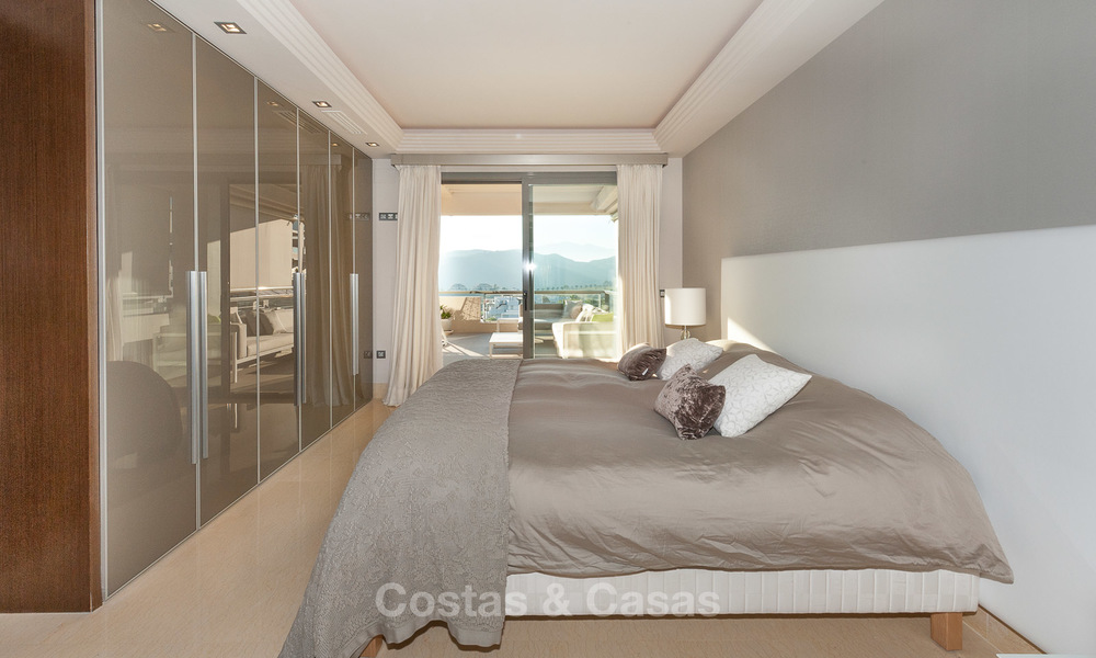 Penthouse spacieux, lumineux et moderne à vendre avec vue sur golf, montagnes et mer à Marbella - Benahavis 7711