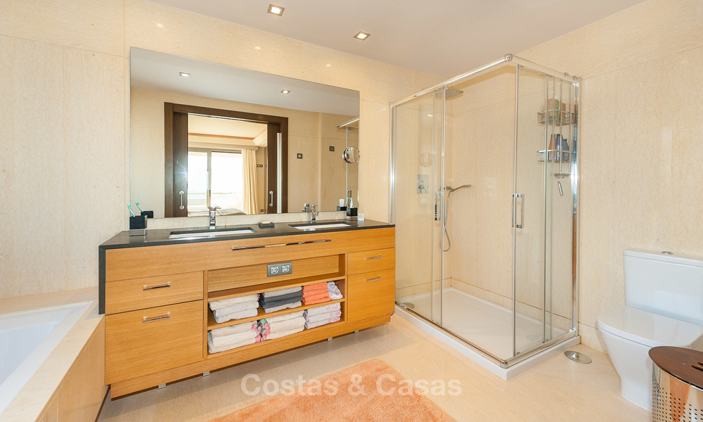 Penthouse spacieux, lumineux et moderne à vendre avec vue sur golf, montagnes et mer à Los Arrayanes Golf à Marbella - Benahavis 7713