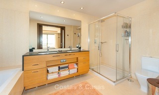 Penthouse spacieux, lumineux et moderne à vendre avec vue sur golf, montagnes et mer à Los Arrayanes Golf à Marbella - Benahavis 7713 