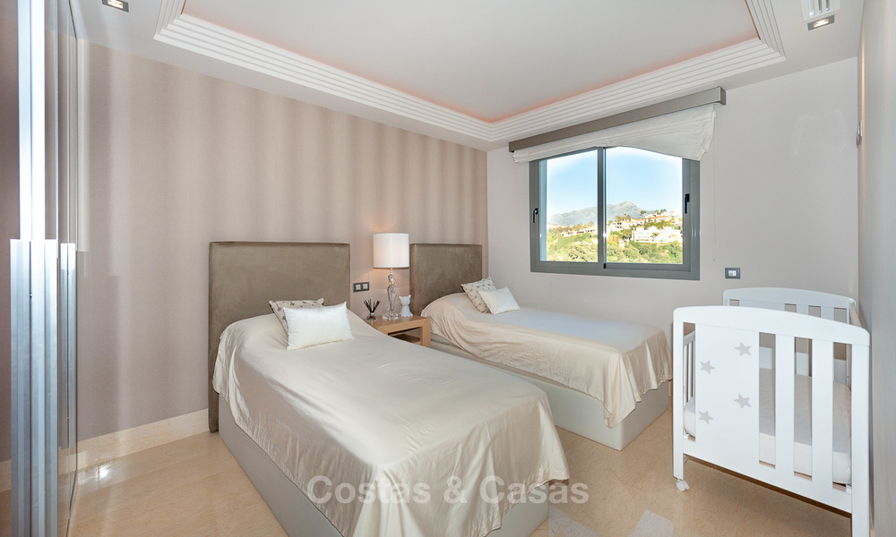 Penthouse spacieux, lumineux et moderne à vendre avec vue sur golf, montagnes et mer à Marbella - Benahavis 7714