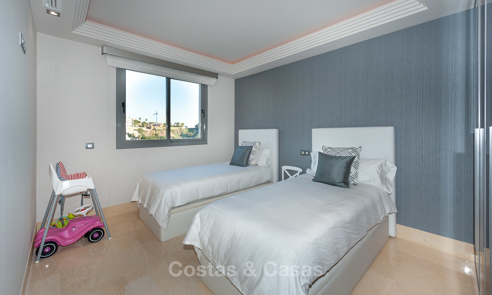 Penthouse spacieux, lumineux et moderne à vendre avec vue sur golf, montagnes et mer à Marbella - Benahavis 7717