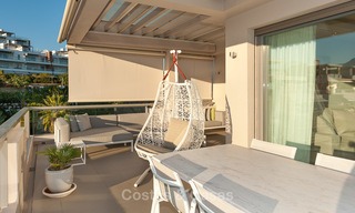 Penthouse spacieux, lumineux et moderne à vendre avec vue sur golf, montagnes et mer à Marbella - Benahavis 7721 