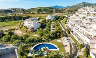 Penthouse spacieux, lumineux et moderne à vendre avec vue sur golf, montagnes et mer à Marbella - Benahavis 7814 