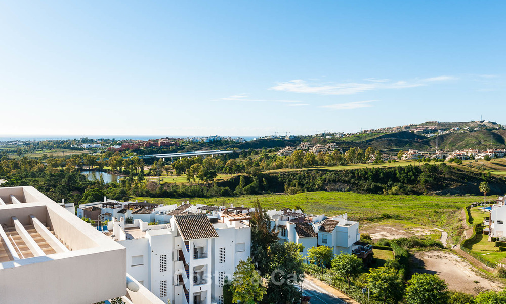 Penthouse appartement spacieux, lumineux et moderne à vendre avec vue sur golf, montagnes et mer à Marbella - Benahavis 7816
