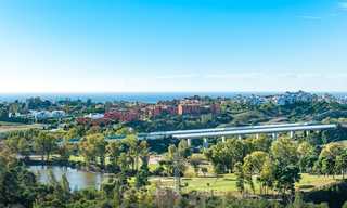 Penthouse spacieux, lumineux et moderne à vendre avec vue sur golf, montagnes et mer à Los Arrayanes Golf à Marbella - Benahavis 7818 