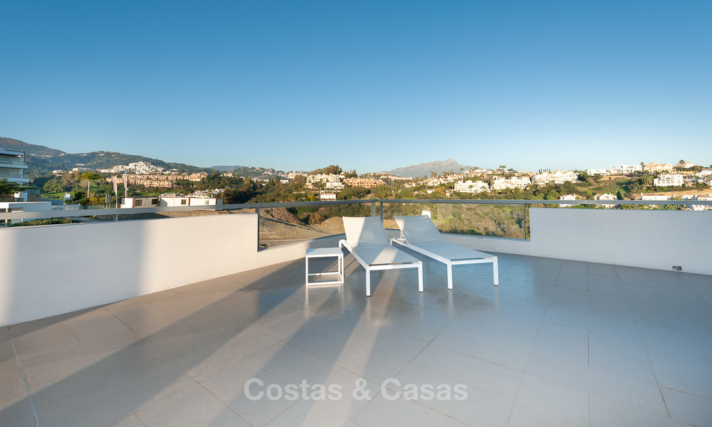 Penthouse spacieux, lumineux et moderne à vendre avec vue sur golf, montagnes et mer à Marbella - Benahavis 7724
