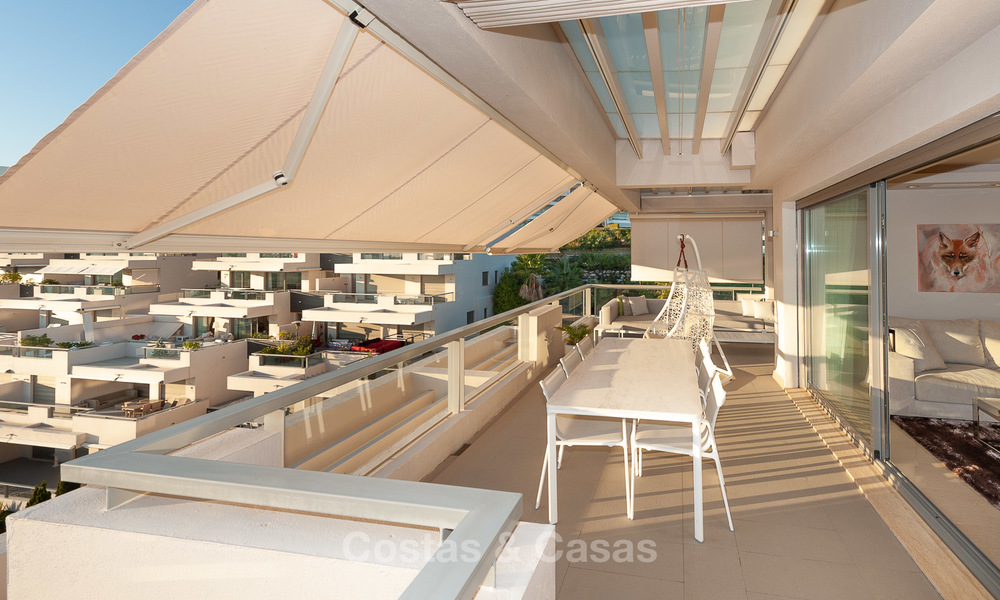 Penthouse spacieux, lumineux et moderne à vendre avec vue sur golf, montagnes et mer à Marbella - Benahavis 7705