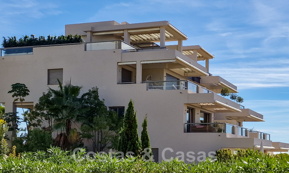 Penthouse spacieux, lumineux et moderne à vendre avec vue sur golf, montagnes et mer à Marbella - Benahavis 46703