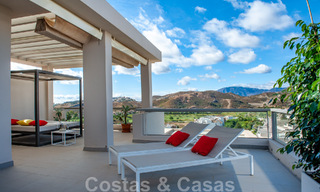Penthouse spacieux, lumineux et moderne à vendre avec vue sur golf, montagnes et mer à Marbella - Benahavis 46712 