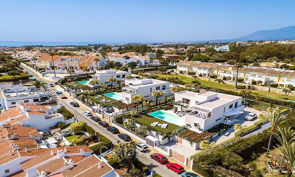 Villas de luxe modernes à vendre à un prix très attractif, idéalement situées à l’Est d’Estepona - Marbella. 7896