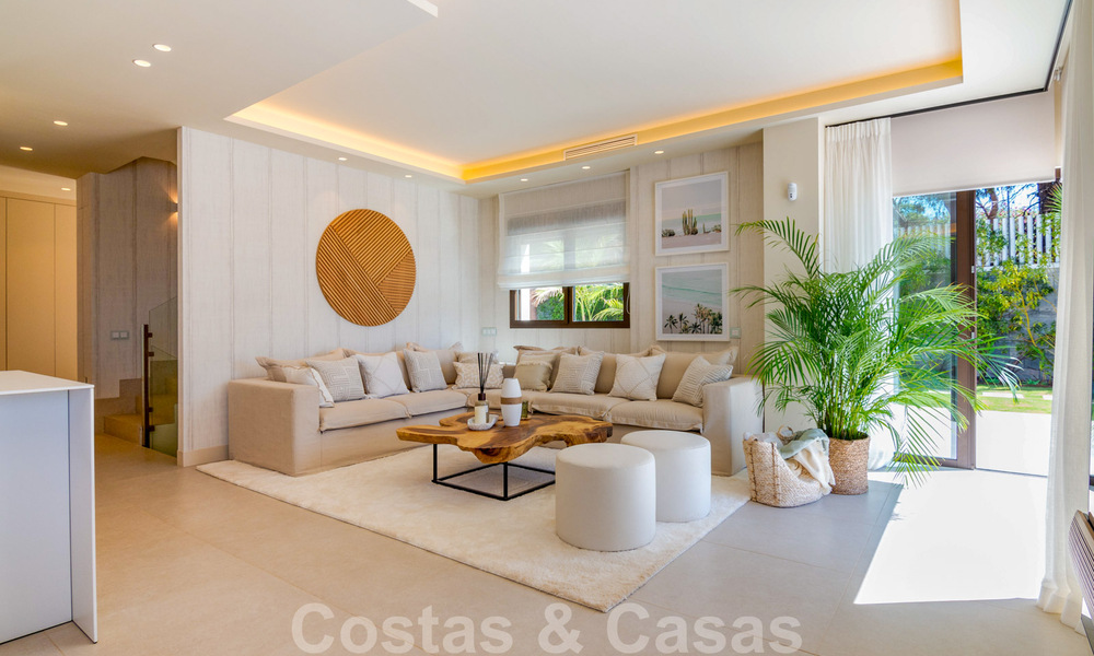 Nouvelles villas de luxe en première ligne de plage à vendre dans un complexe exclusif, New Golden Mile, Marbella 40490