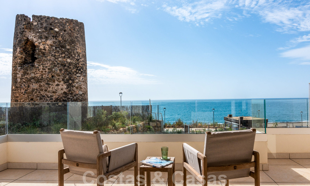 Nouvelles villas de luxe en première ligne de plage à vendre dans un complexe exclusif, New Golden Mile, Marbella 40492