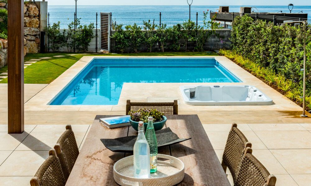 Appartements de luxe en première ligne de plage à vendre dans un complexe exclusif, New Golden Mile, Marbella 40502