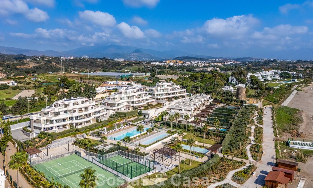 Appartements de luxe en première ligne de plage à vendre dans un complexe exclusif, New Golden Mile, Marbella 783557