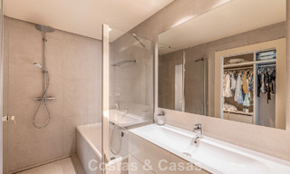 Appartements de luxe en première ligne de plage à vendre dans un complexe exclusif, New Golden Mile, Marbella 783577 