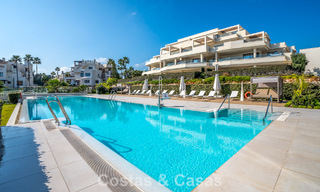 Appartements de luxe en première ligne de plage à vendre dans un complexe exclusif, New Golden Mile, Marbella 783584 