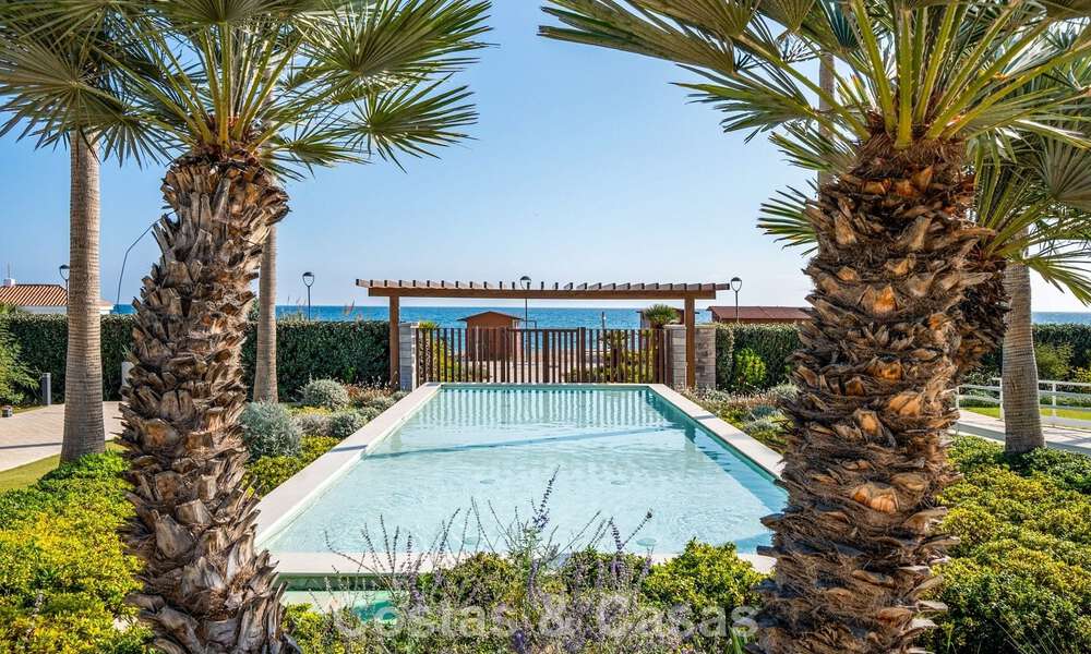 Appartements de luxe en première ligne de plage à vendre dans un complexe exclusif, New Golden Mile, Marbella 783591