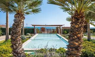 Appartements de luxe en première ligne de plage à vendre dans un complexe exclusif, New Golden Mile, Marbella 783591 