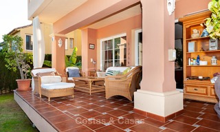 Maison jumelée à vendre, en première ligne de golf, dans une résidence sécurisée à Guadalmina Alta à Marbella 7933 